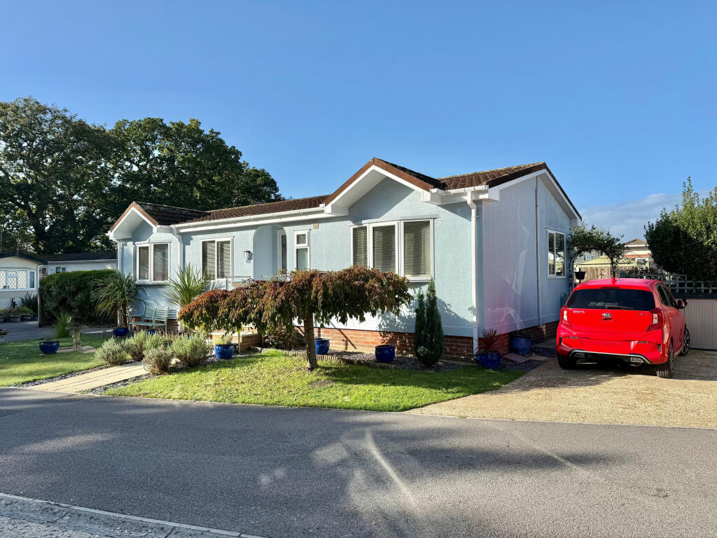 2-bed caravan on The Paddock, Dorset Hills, St Leonards, BH24, £190,000