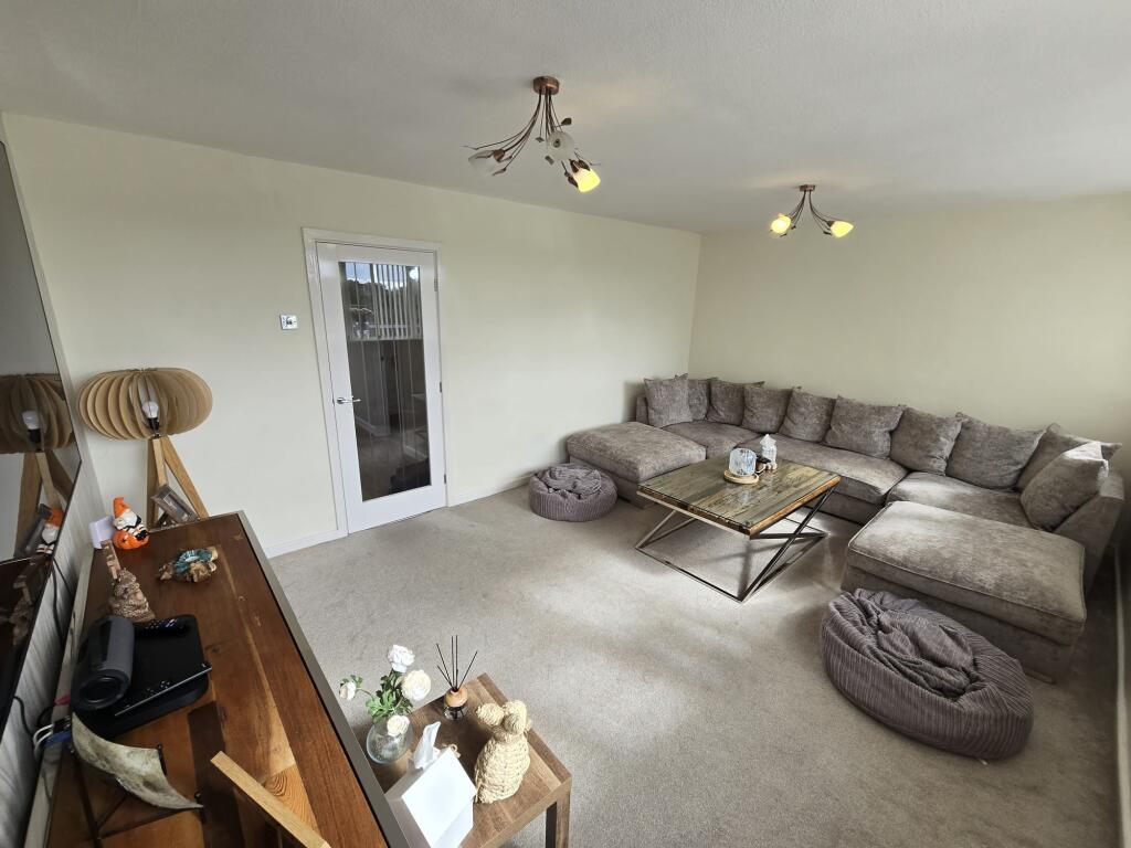 Apartment in Sutton Coldfield, Streetly - More