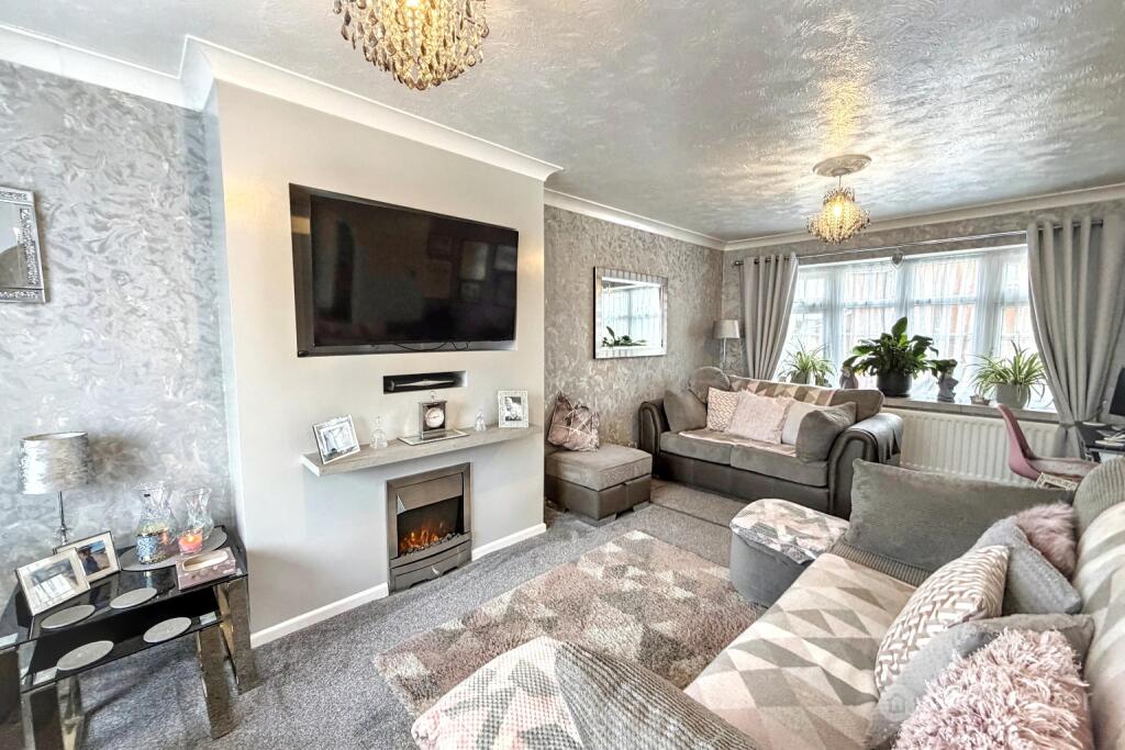 Alderbrook Drive, Whitestone, Nuneaton, CV11 6PL photo 2