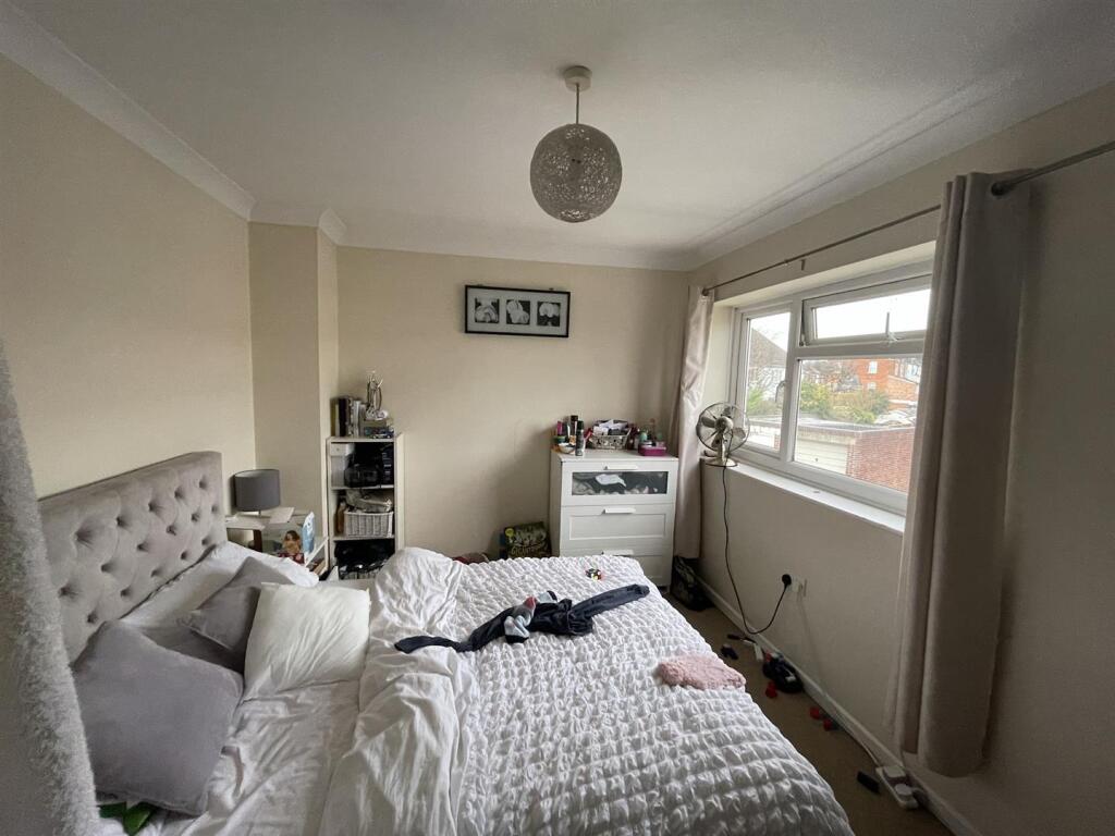 House in Gloucester - View 4