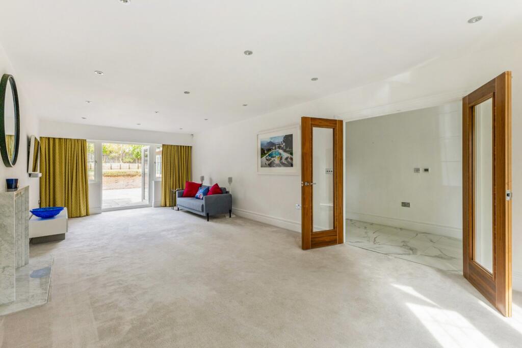 House in Elmbridge, Clarendon Park - More