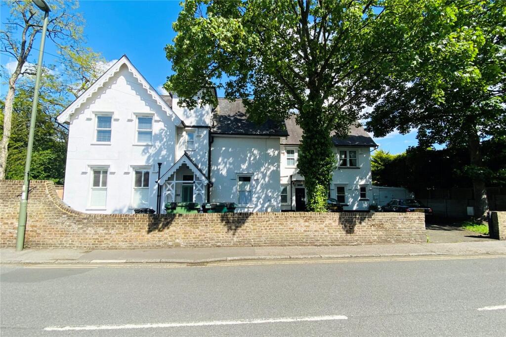 2-bed flat on Upper Halliford Road, Shepperton, Surrey, TW17, £325,000