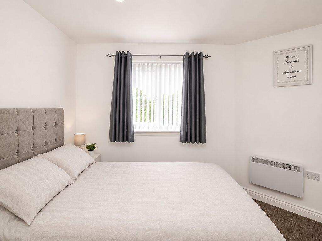 Apartment in Sandwell, Latimer Square, Brades Vilage - View 5