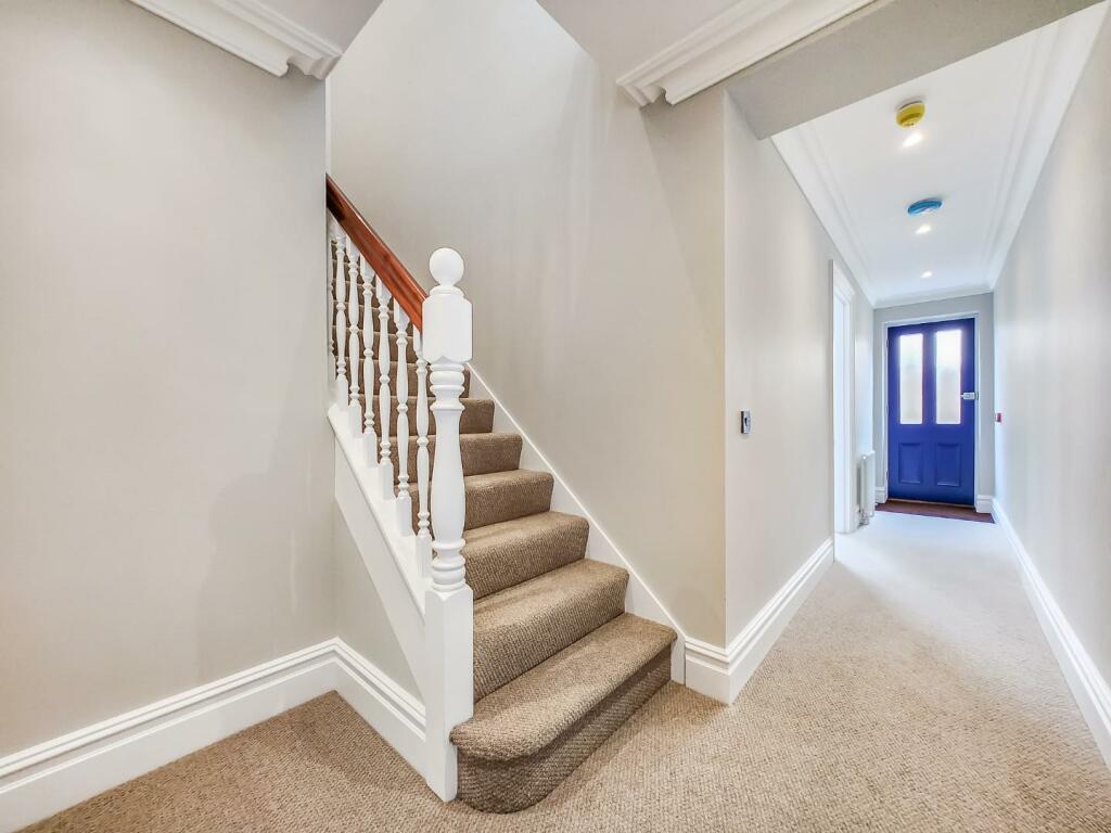 Apartment in Eastbourne, East Sussex - View 4