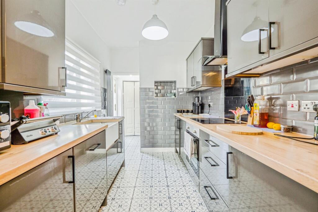 House in Cardiff, Tredegarville, Roath - More