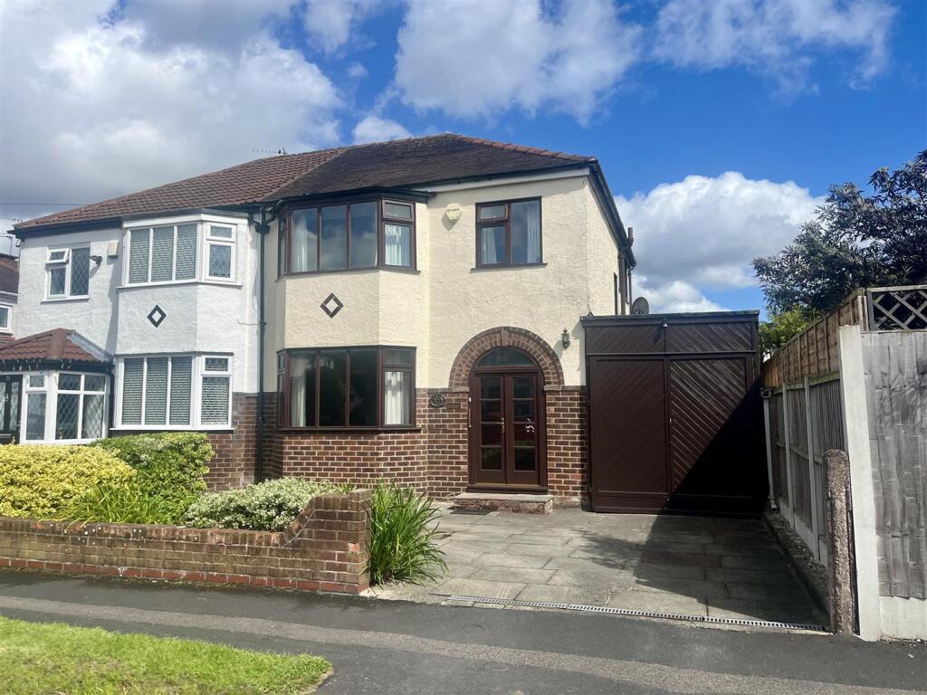 3-bed semi-detached on St. Leonards Drive, Timperley, Altrincham, £485,000