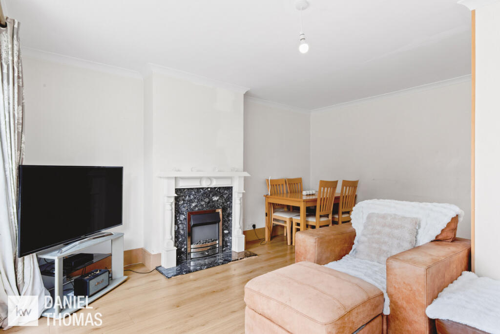 House in Epping Forest, Waltham Abbey - More