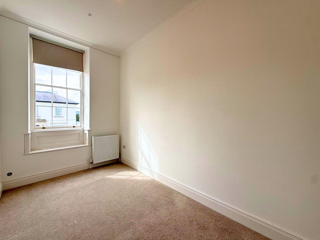 Apartment in Newport - More