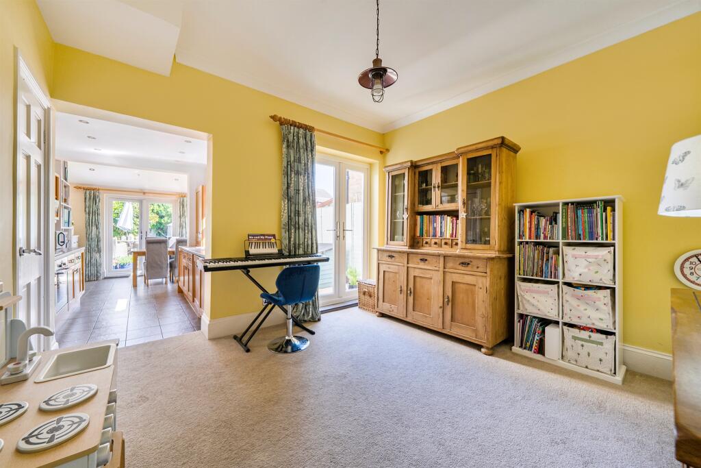 House in London, Southbury - More