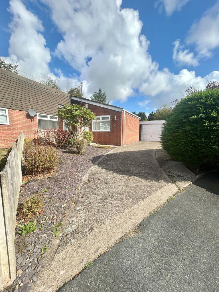 Main image of property: Glen Road, Great Sutton, Ellesmere Port, CH66 4XB