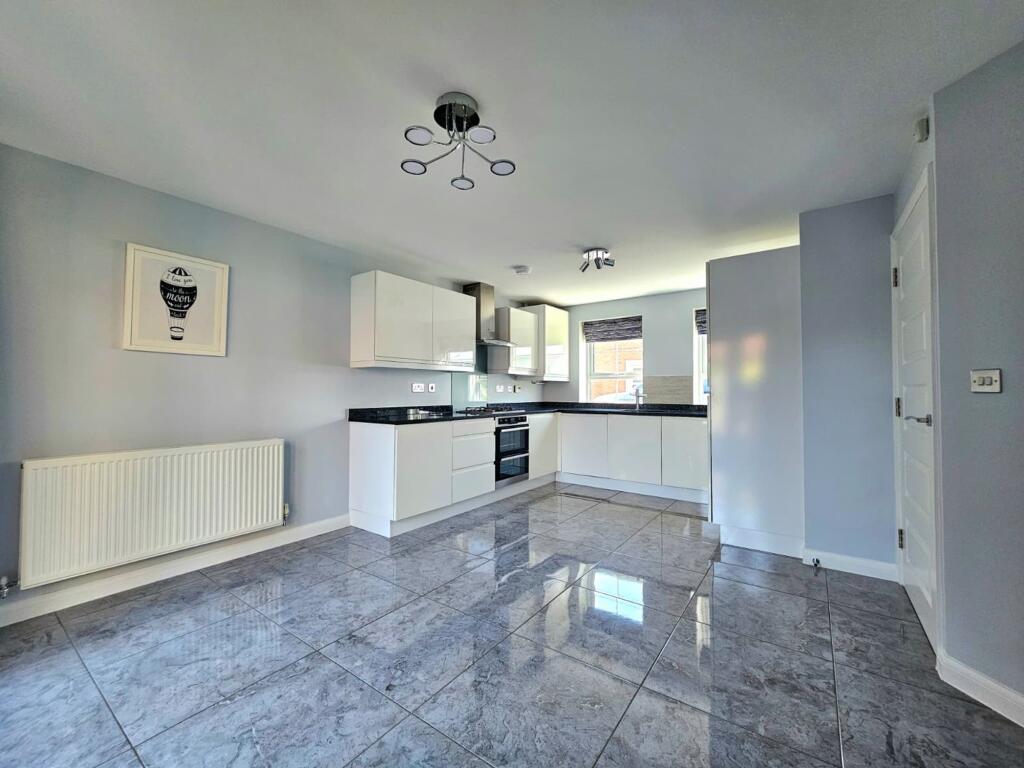 House in Gloucester - View 4