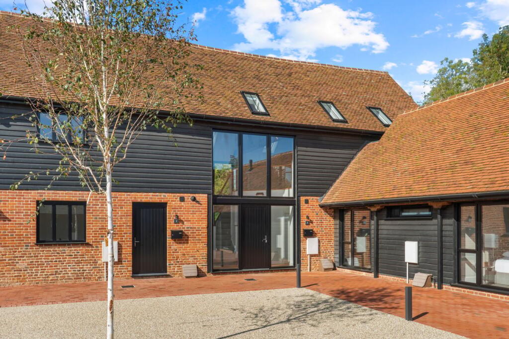 2-bed house on Dunmow Road, Hatfield Heath, Bishop's Stortford, CM22, £550,000