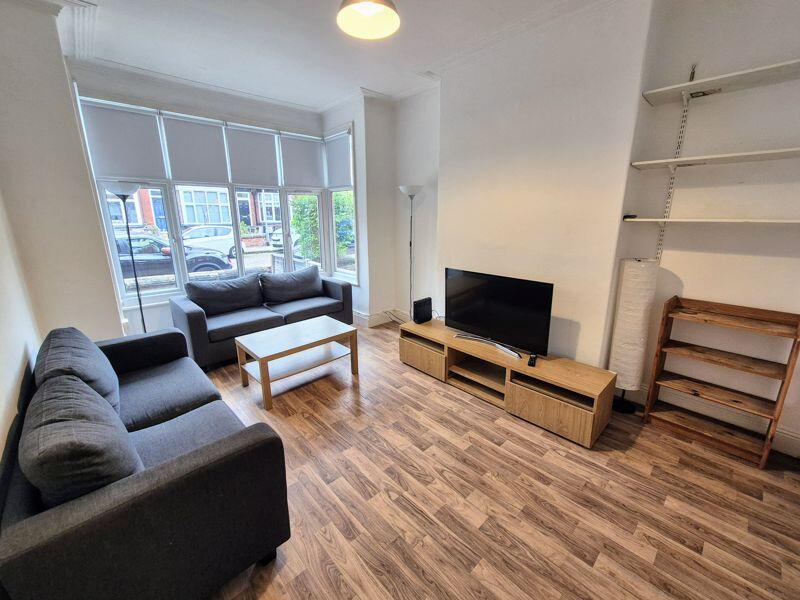 House in Leeds, West Yorkshire - View 2