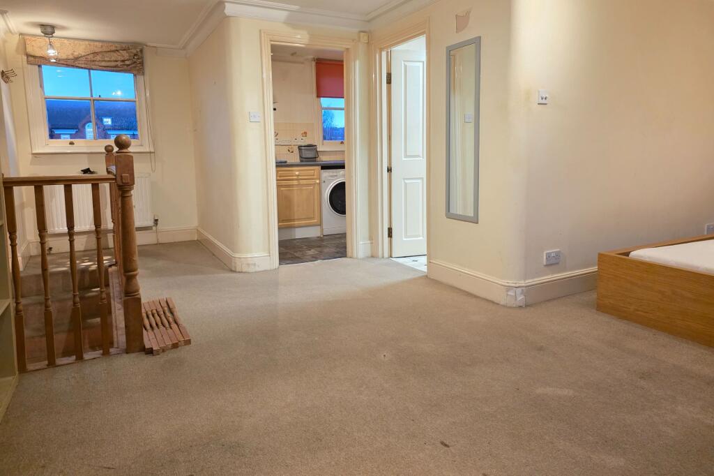 56c Knights Hill, West Norwood, London SE27 0JD photo 2