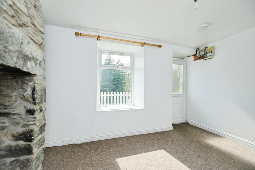 Pengelli Terrace, BLAENAU FFESTINIOG, Gwynedd, LL41 photo 3