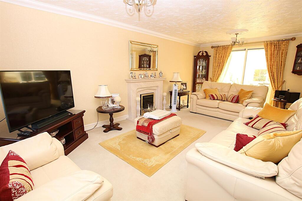 House in Wootton, Simpson Manor - View 2