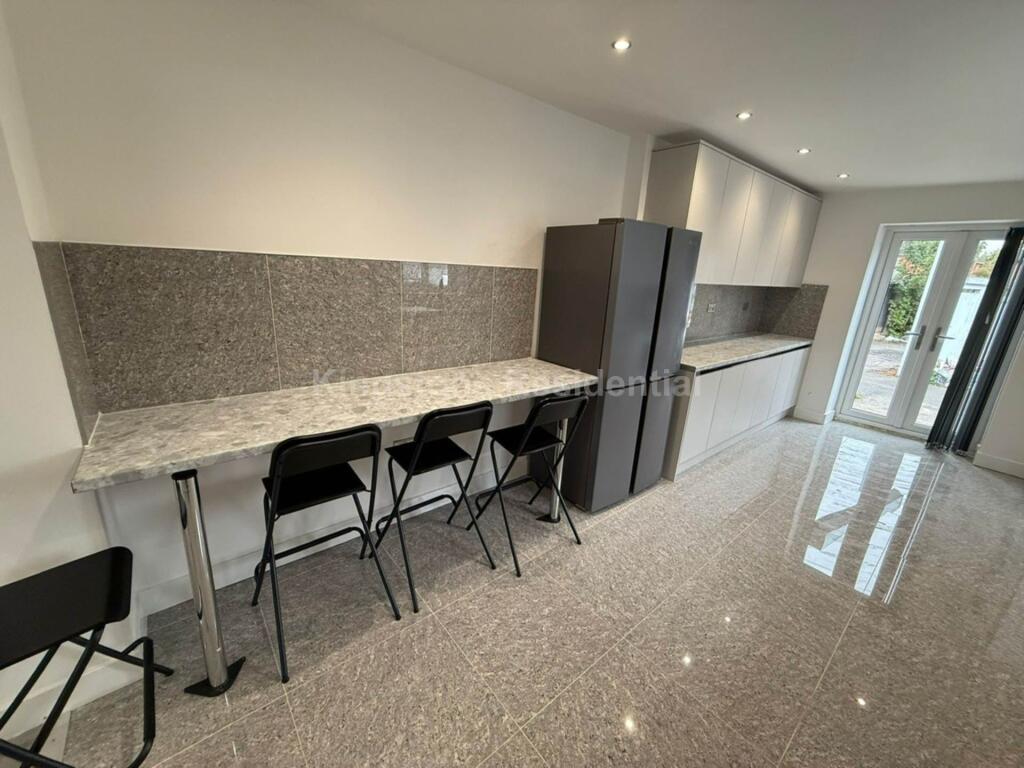 House in Cardiff, Maindy, Cathays - View 4