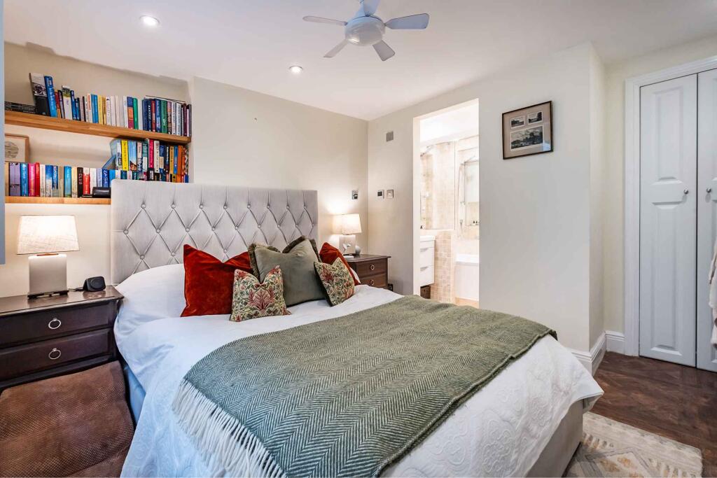 Apartment in London, Paddington - More