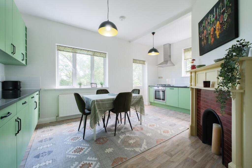 Apartment in London, Brondesbury Park, Brondesbury - View 2