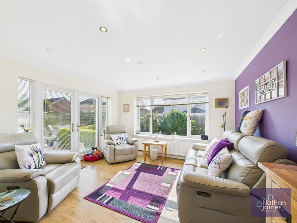 Windsor Drive Magor photo 3