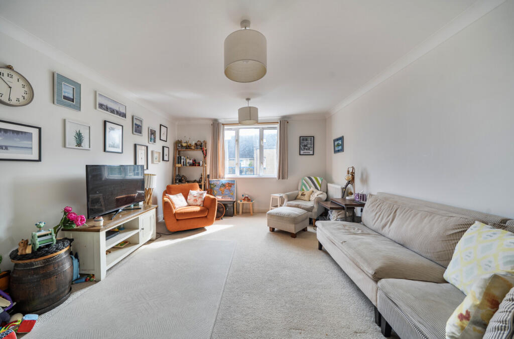 House in Southampton - More