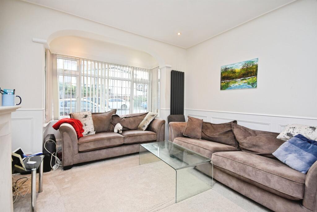 House in Romford - More
