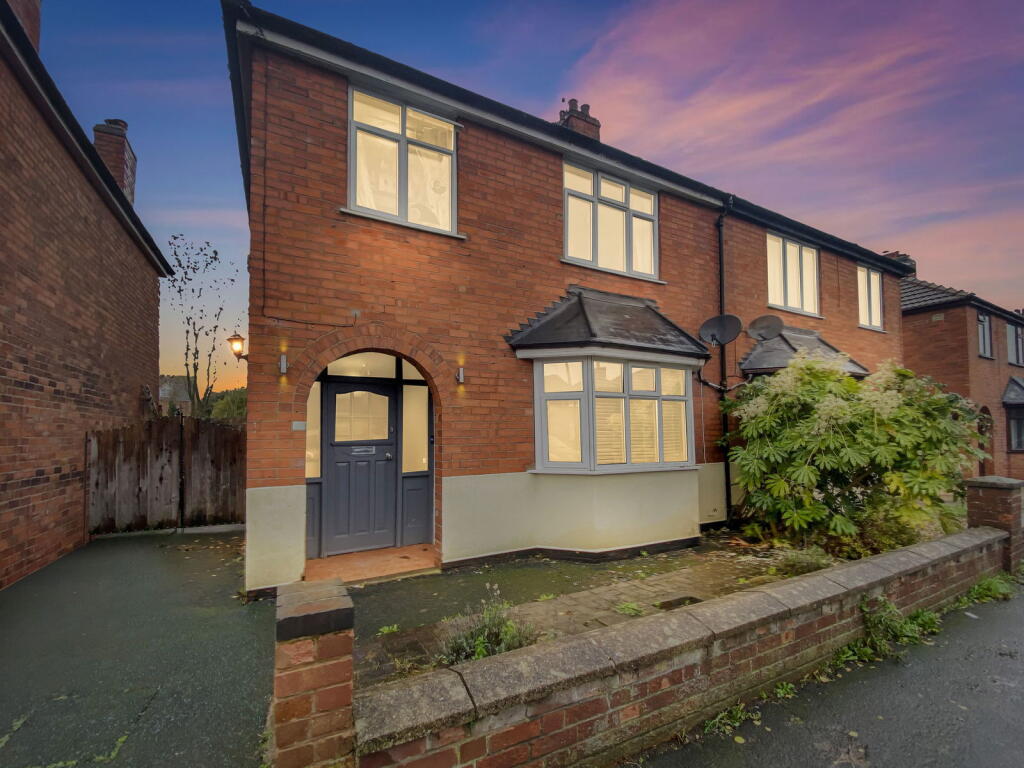 3-bed semi-detached on Huntingtower Road, Grantham, Lincolnshire, NG31 7AY, £250,000