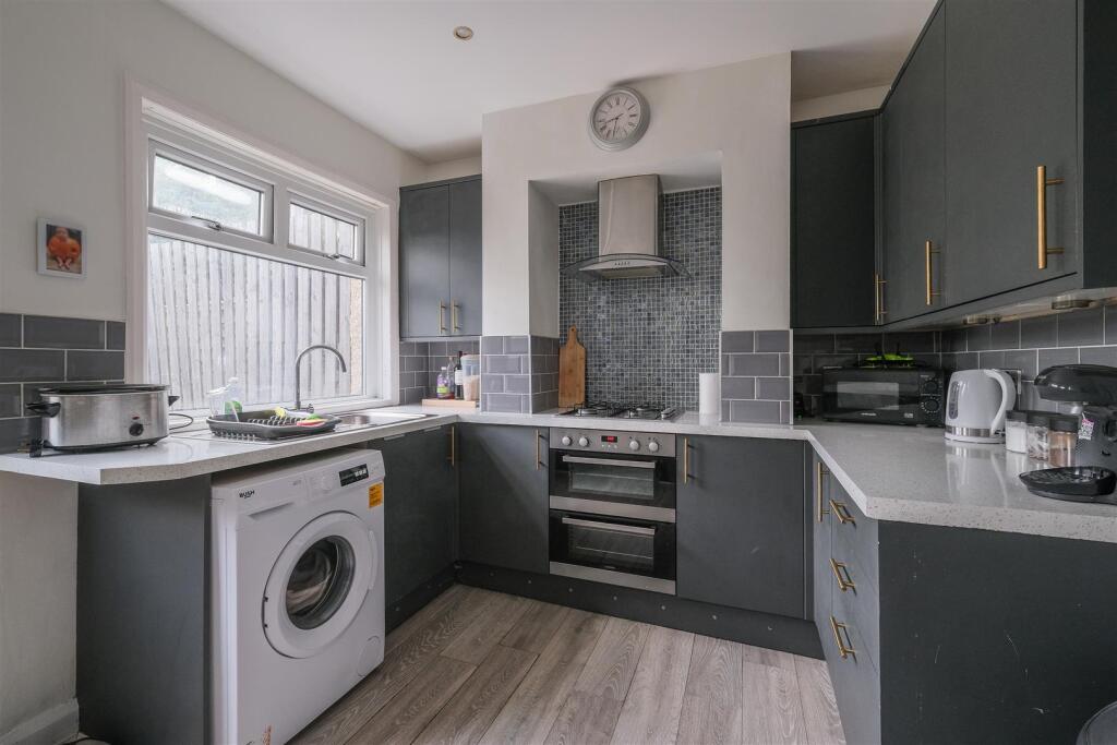 House in Calderdale, Lightcliffe - More