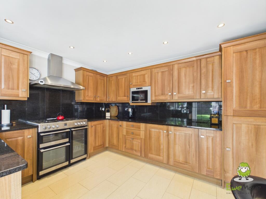 House in Basingstoke and Deane, Oakley - More