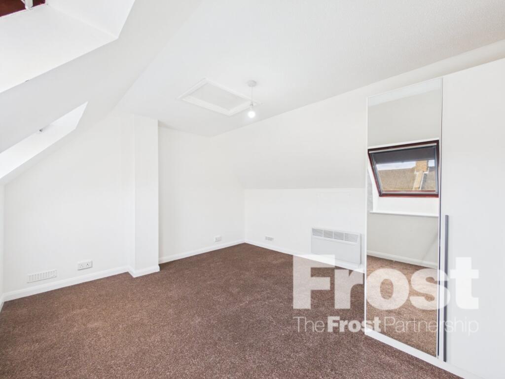 Apartment in Slough - More