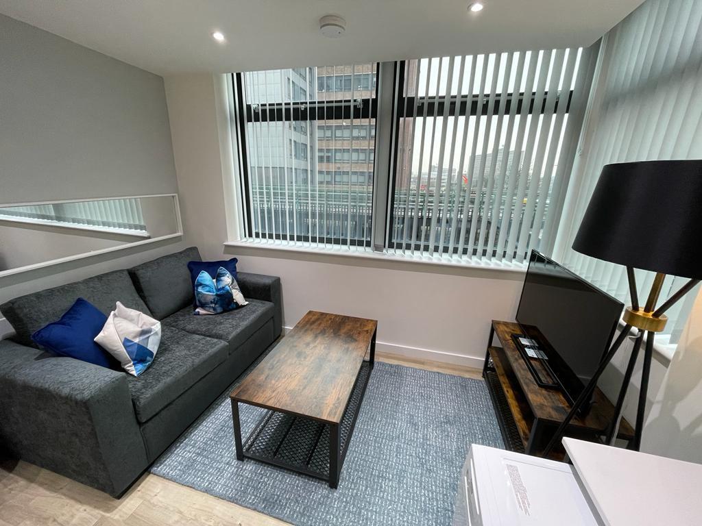 Apartment in Manchester, Old Trafford - View 4