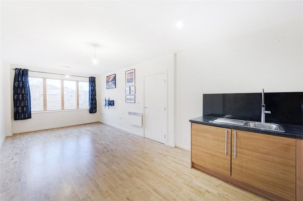 Apartment in London - More