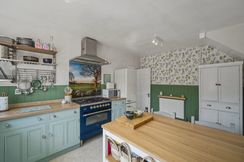 House in Stoke-on-Trent - More