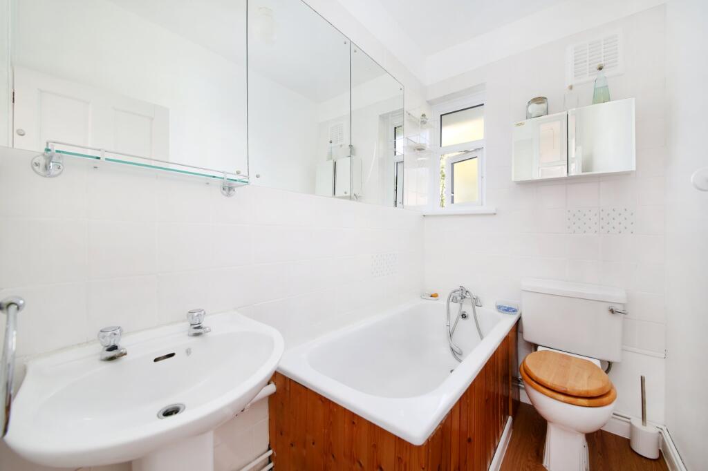 Apartment in London - More