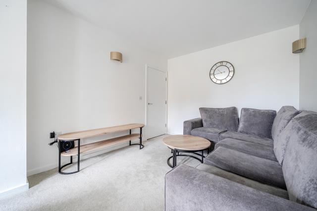 Apartment in Slough - View 4