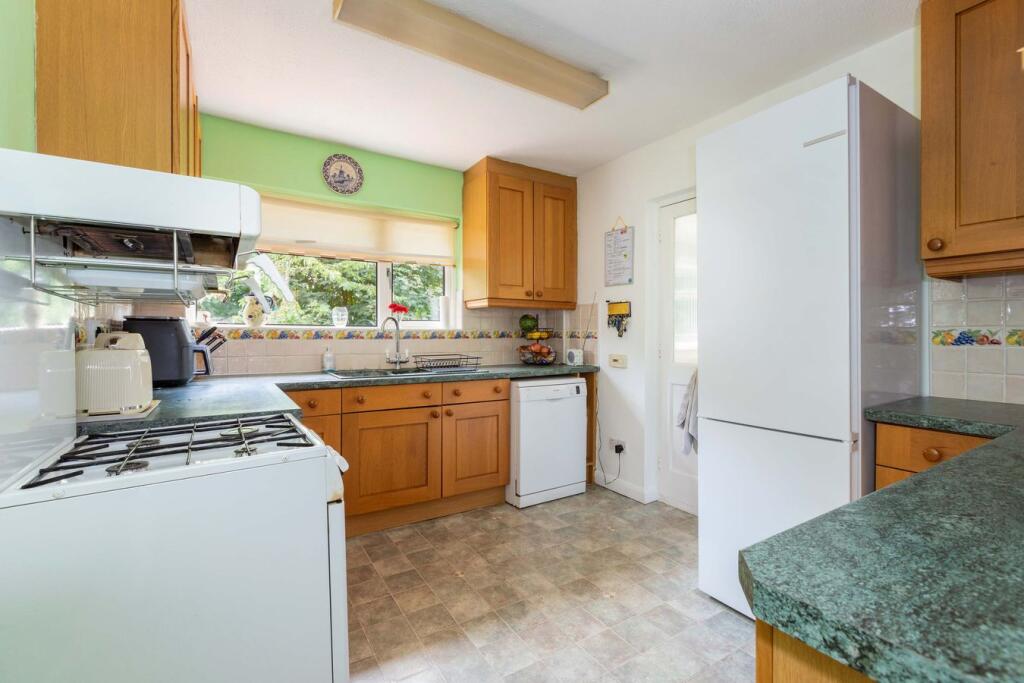 House in Maidenhead, Furze Platt - View 4