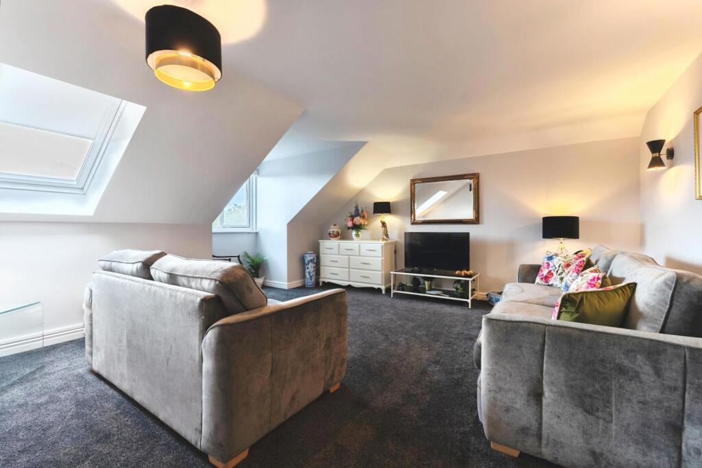 Apartment in Wirral, Liverpool City Region - View 3
