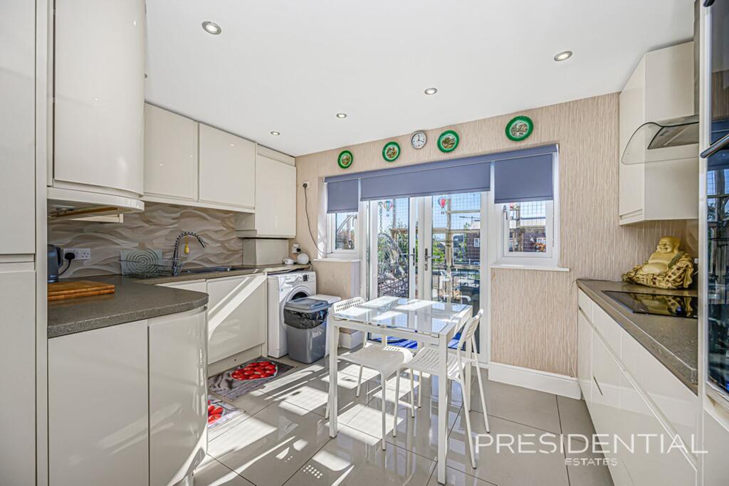 Apartment in Ilford - View 5