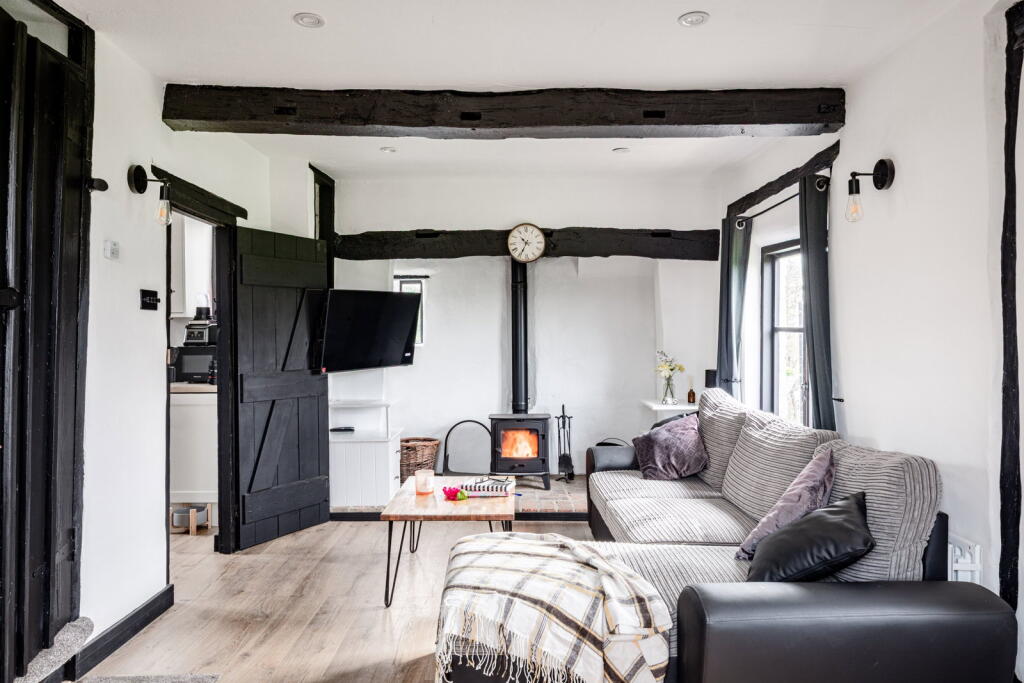 House in Reigate and Banstead, Salfords and Sidlow - View 2