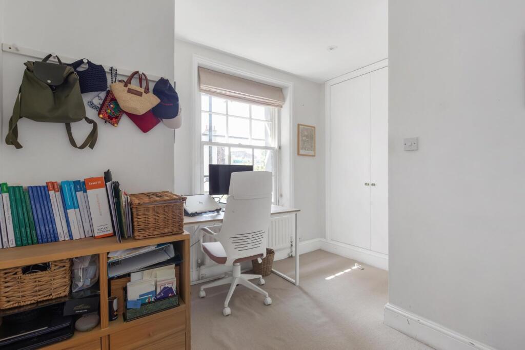 Apartment in London - More