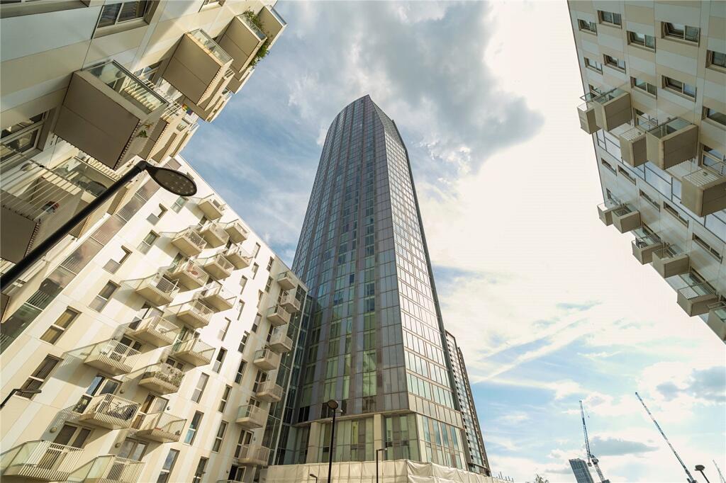 Main image of property: 158 High Street, London, E15