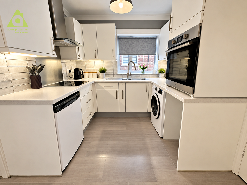 House in Bolton, Dobb Brow, Westhoughton - More