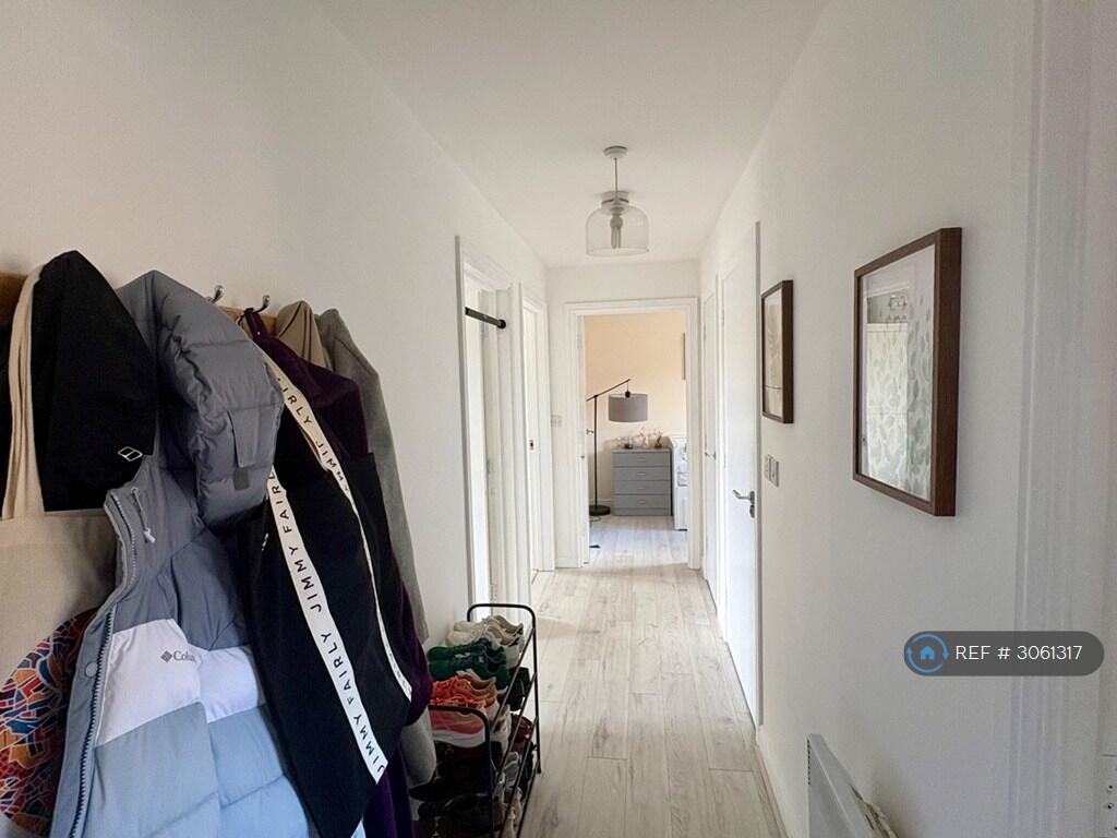 Apartment in Milton Keynes, Bedford - View 5