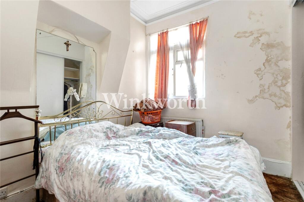Apartment in London, Tottenham Hale, West Green - More