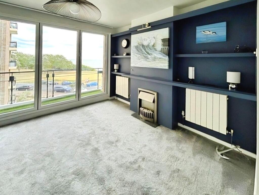 Apartment in Frinton-on-Sea, Frinton and Walton - View 4