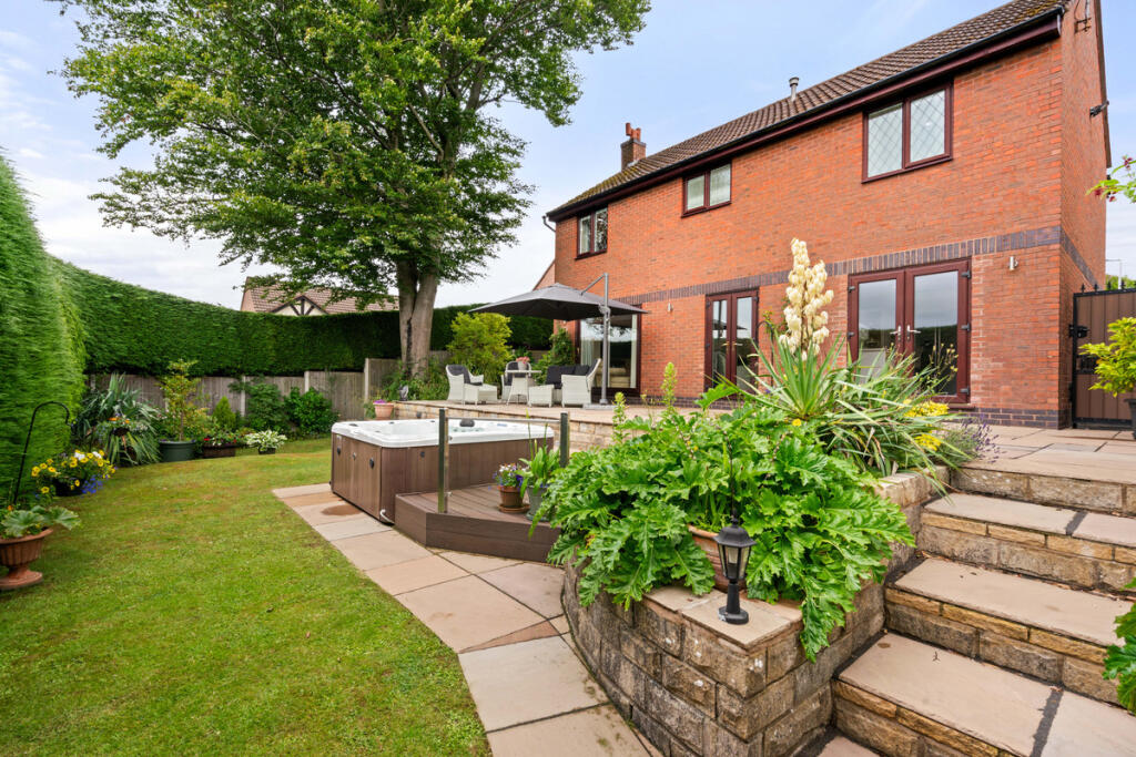 Tabley Gardens, Stockport, SK6 photo 3