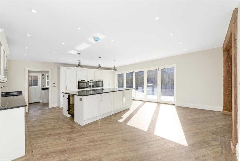 St. Leonards Street, West Malling photo 3