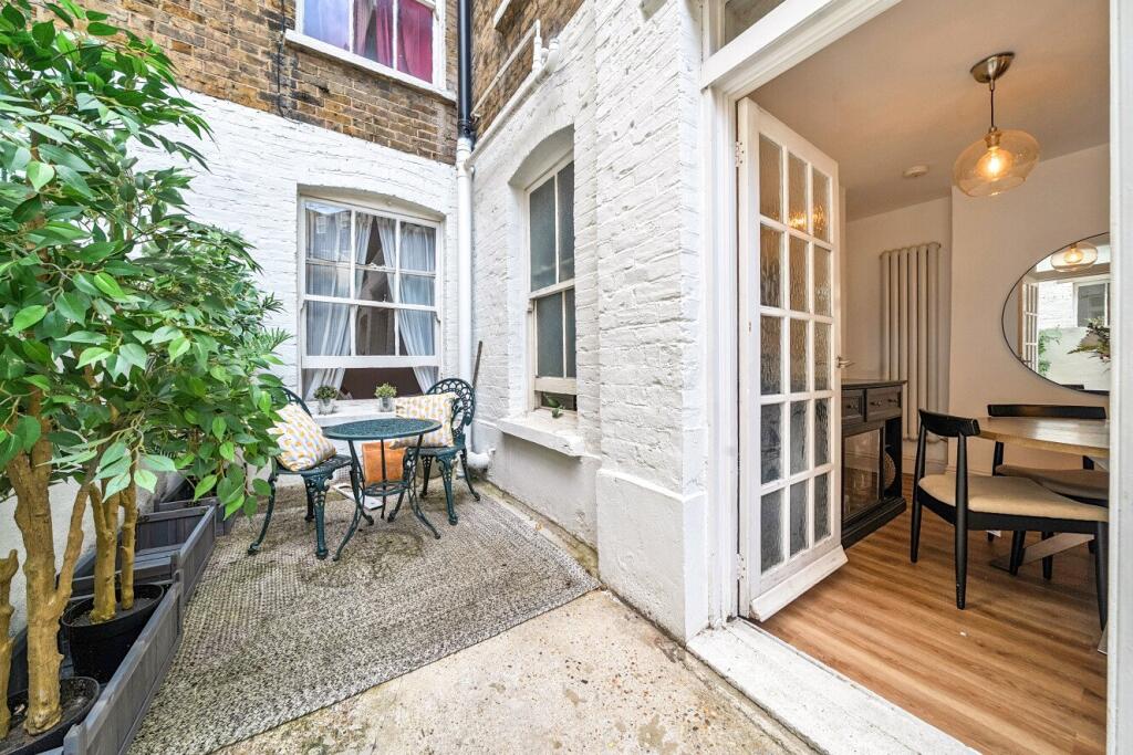 Apartment in London - View 5