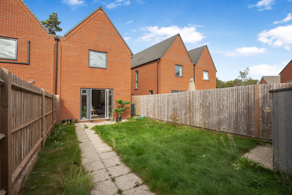 Mulberry Walk, Bordon, GU35 photo 3