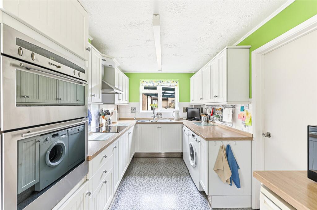 Brittons Close, Sharnbrook, Bedford, Bedfordshire, MK44 photo 3